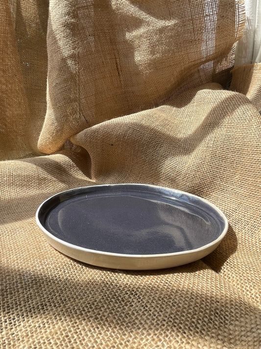 Plate in purple, glossy and smooth
