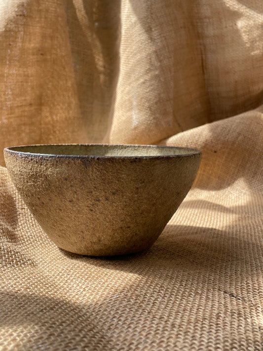 Bowl in brown, grogged outside and smooth inside, handmade ceramics